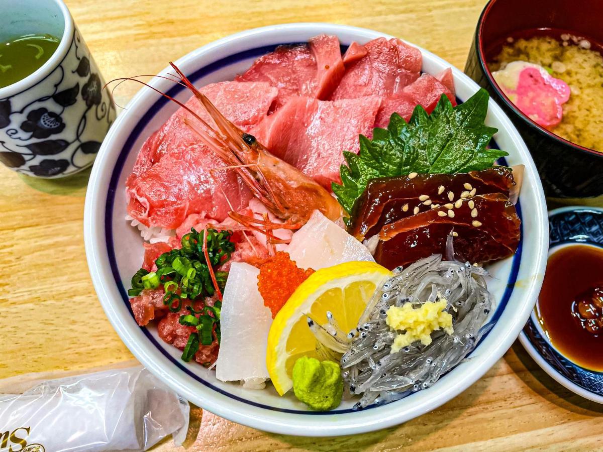 Hotel Associa Shizuoka Luaran gambar A bowl of sashimi