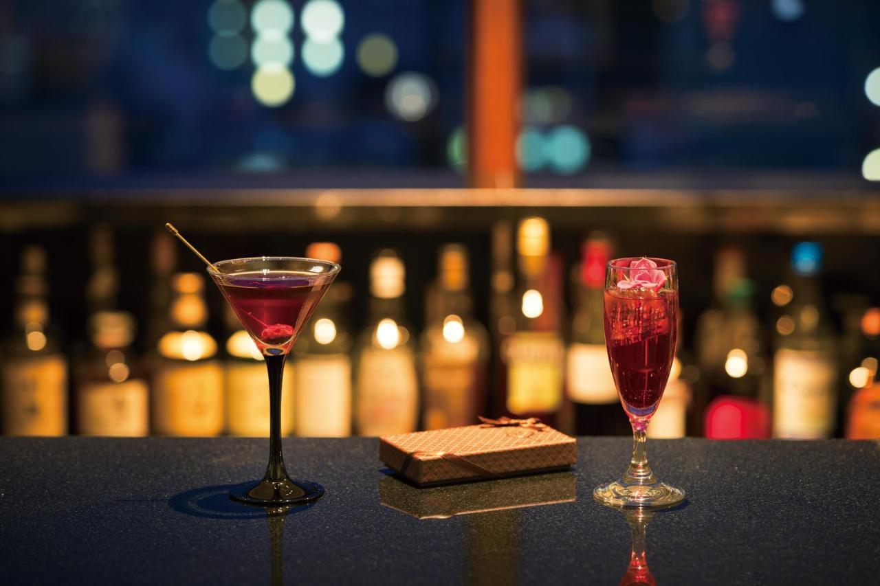 Hotel Associa Shizuoka Luaran gambar A cosmopolitan (left) and a cosmopolitan float (right)